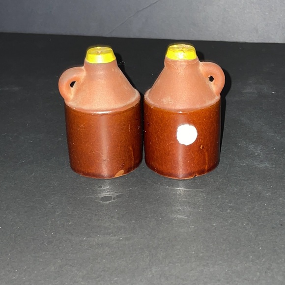 Little Brown Jug Vintage Salt & Pepper Shakers Miniature Bottles Collectibles - Picture 2 of 4